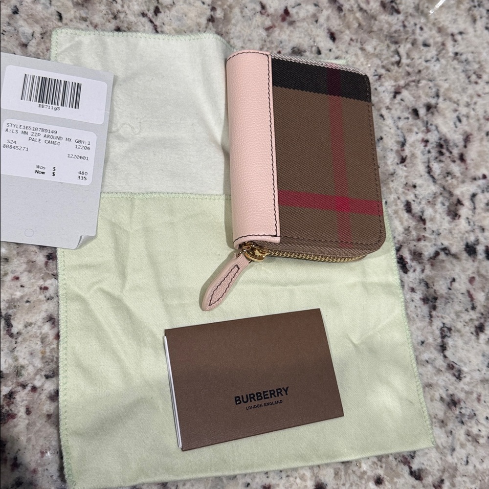 Burberry Zip new 🆕 wallet w/tags - Picture 3 of 12